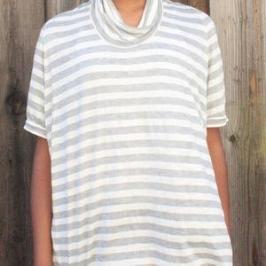 Gray/White Lightly Worn Short Sleeve Turtleneck :)